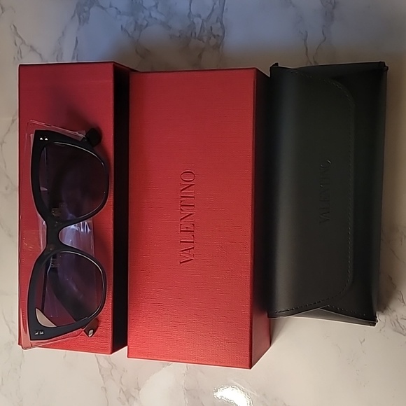 ❤️♦️VALENTINO GARAVANI SUNGLASSES - Picture 12 of 14
